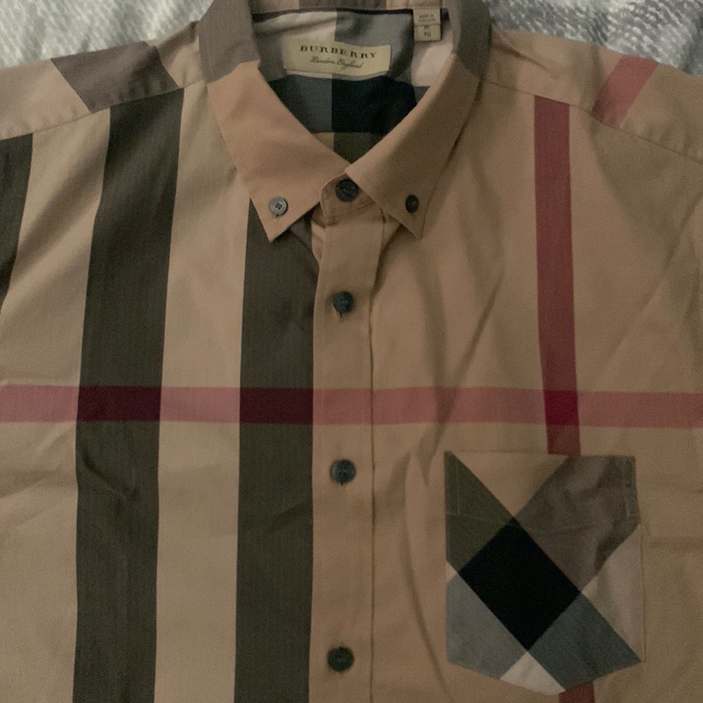 Burberry xl, brand new, opened package to take photo.